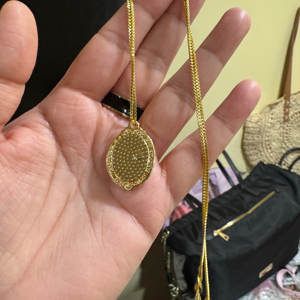 Gold plated Gold and Green Pendant Necklace - Picture 5 of 7